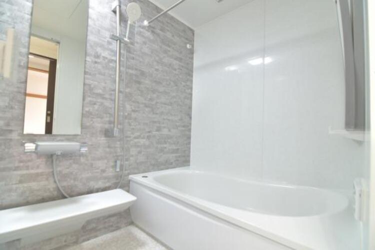 風呂 １日の疲れを癒してくれる広々とした浴室は癒しの空間としてカスタマイズが可能です。