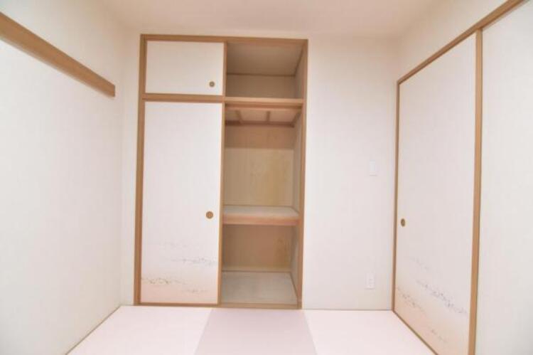 収納 和室の押し入れは奥行きがあるので、お子様のオモチャはもちろん、趣味のお荷物も十分収納が可能です。日常で使わないものや食料のストックにも重宝します。