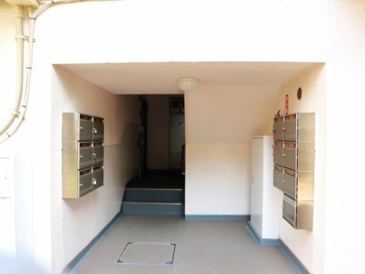 その他 居住者の帰り、訪れる方を優しく迎えてくれるエントランスです。