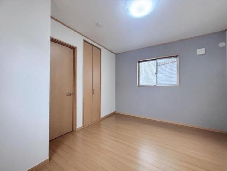 内装 過ぎ行く時間をゆったりと感じることができる落ち着いたお部屋。リビングで楽しく過ごした後はプライベートな時間を満喫できます。