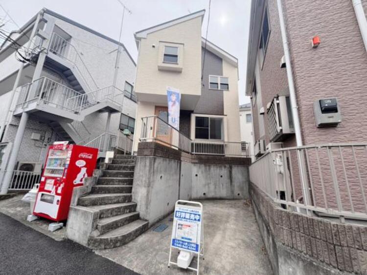 外観 凛とした表情を見せる外観は、時の移り変わりの中で、様々な表情を見せてくれます。