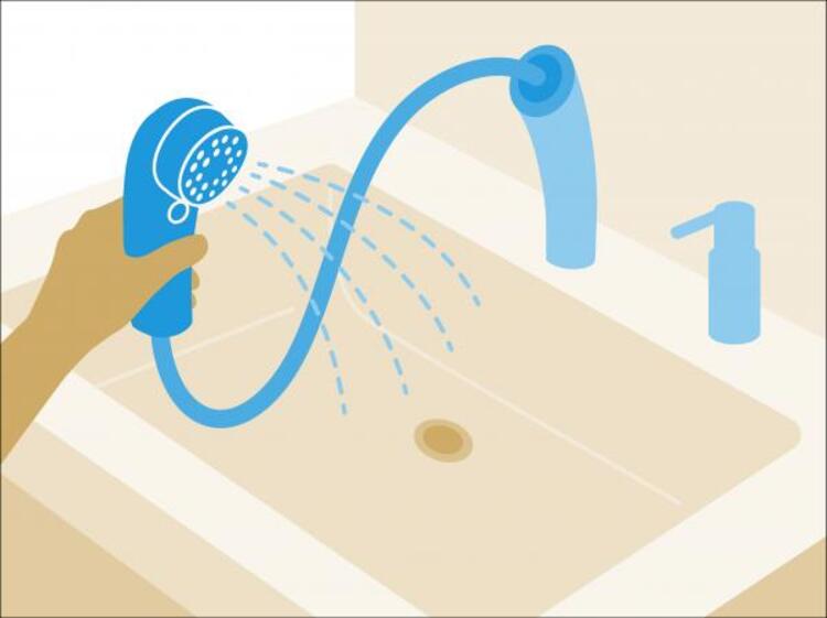 設備 シャンプードレッサー（ハンドシャワー付き洗面化粧台）　朝の洗髪に便利なハンドシャワーを洗面化粧台に設置。伸び縮みするため化粧台を隅々まで洗え、いつでも清潔なパウダールームを保てます。