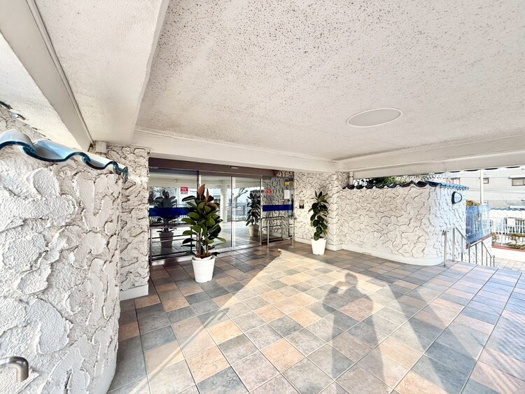 その他 上質感漂う玄関アプローチです。