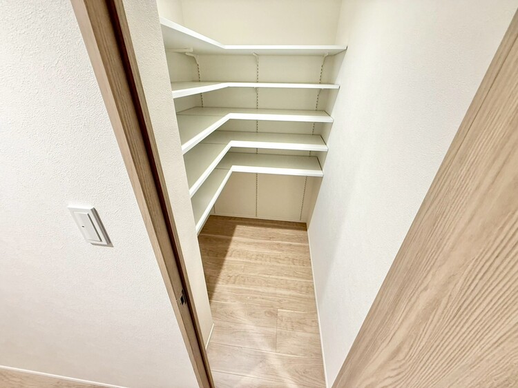 その他 収納スペースが付いていて、お部屋を広く使っていただけます。