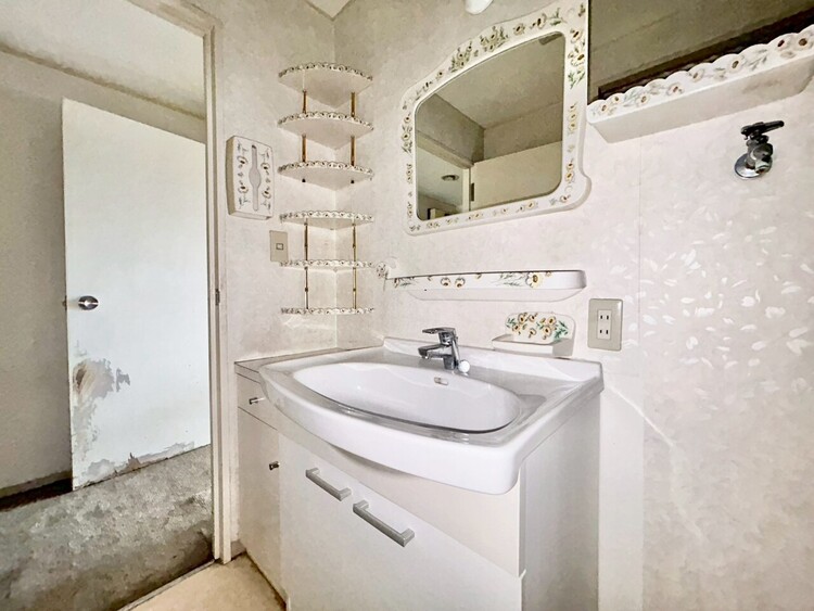 その他 清潔感を感じられる洗面化粧台。