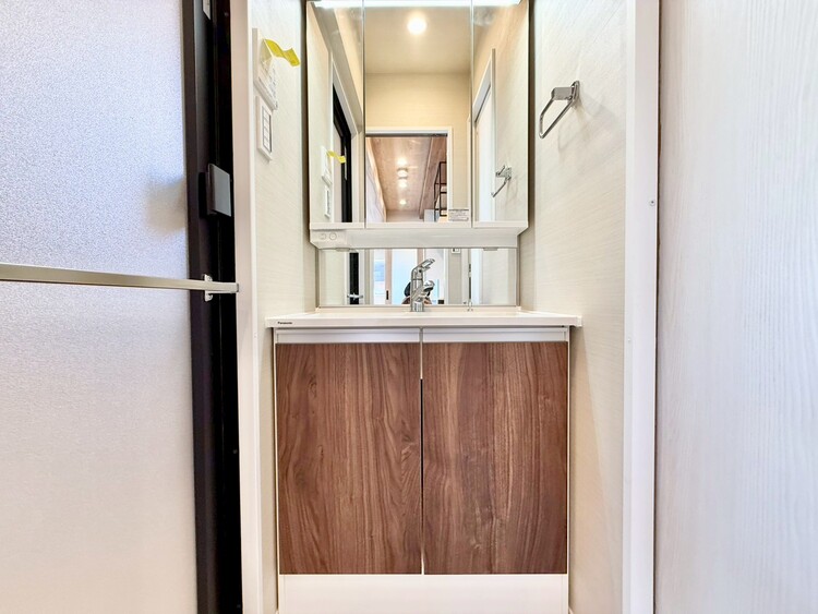 その他 清潔感を感じられる洗面化粧台。
