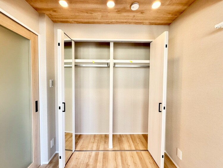 その他 収納スペースが付いていて、お部屋を広く使っていただけます。