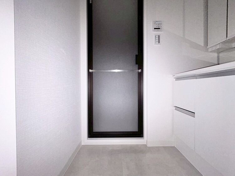 その他 十分な広さの脱衣所。