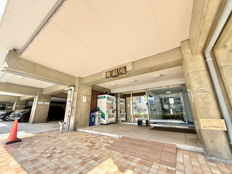 その他 上質感漂う玄関アプローチです。