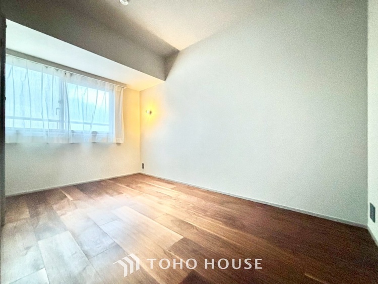 内装 ◆色彩◆この空間に放たれた光は華美なまでに演出されたデザイン。流れる時をより芳醇なコーヒーの様な色彩奏でるアダージョ。そして情景豊かな作品のような暮らしがイメージできる。