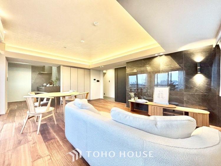 内装 ◆ここに在る◆事も無げに美しく、伝えるには筆舌に尽くし難い。豪華絢爛や華美と言う事ではなく、住まう者にとって暮らし易く心地がいいと言う美しさがこの住まいには込められている。