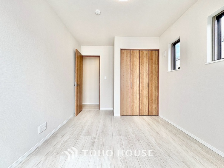 内装 【自身の道】華道、剣道、そしてここで暮らす者の正道。物事の正しい考えや愛する家族とのコミュニケーション。そんな考えの暮らし方がこの空間にも散りばめられている。