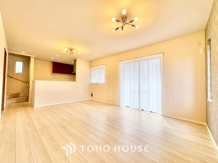 内装 【快適性＆機能性】住むほどに実感する快適性＆機能性。各空間を彩る設備は、デザイン性に優れたHigh Quality仕様が装備。広く使い勝手のよい空間と設備で、理想の暮らしを演出します