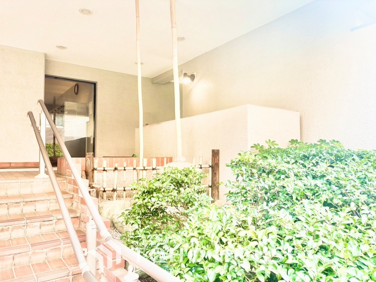 外観 【ENTRANCE】◆そびえ立つ◆我が家のシンボル。遠くの空が赤く染まる夕べが待ち遠しい。