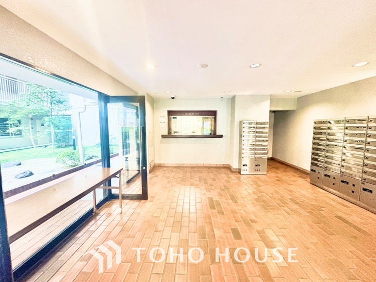 外観 流麗な音楽が流れているような繊細でいながら整然かつ堅牢なこの空間。この空間は確かに美しい。しかし、そこには美しさ以上のものが隠されている