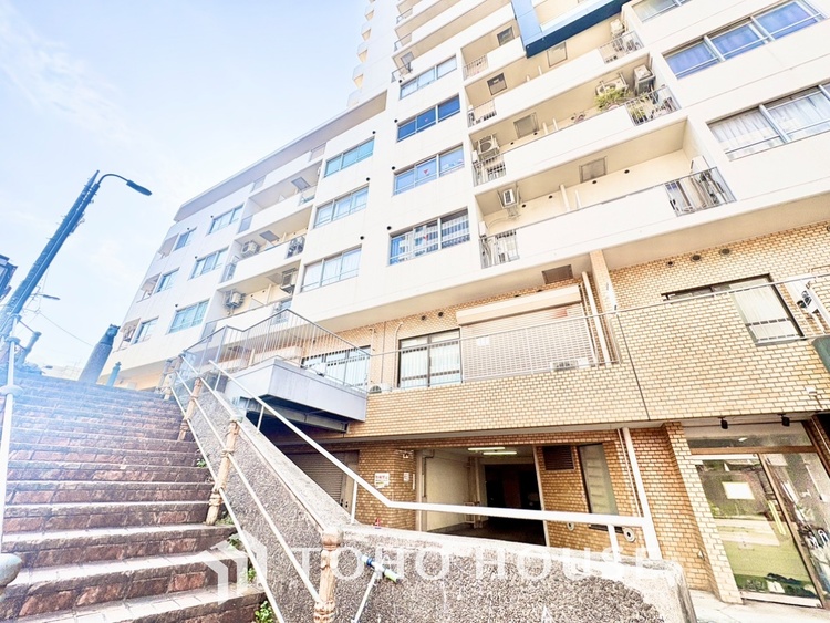 外観 流麗な音楽が流れているような繊細でいながら整然かつ堅牢なこの空間。この空間は確かに美しい。しかし、そこには美しさ以上のものが隠されている