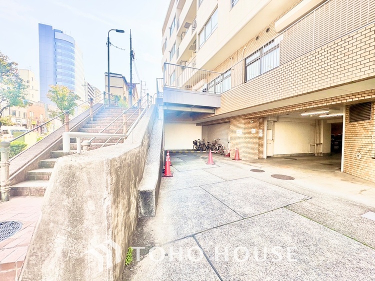 外観 太陽に愛された邸は、陽当り・通風に優れた魅力的で快適さを追求した邸宅でした。ここに住むからこそ意味がある。そんな特別感に浸りながら、毎日をお過ごしして欲しいです。