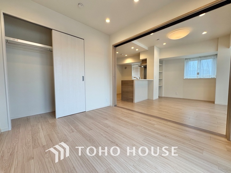 その他 採光や風通しを考えて設計された間取り。近隣との視線を考え、街全体で調整される窓位置。外観だけでなく、そこに住まうご家族の心地よさを最優先しました。