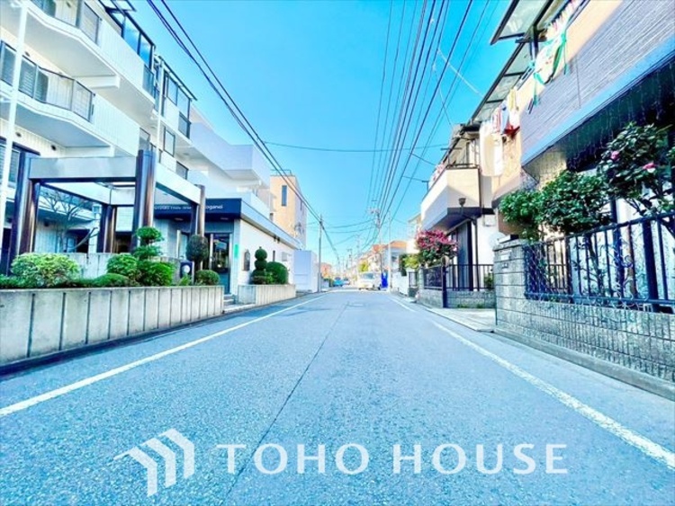 外観 ほんの少しのこだわり。ちょっとした色使いがその家がもつ雰囲気、趣（おもむき）を携え、暮らす家族や訪ねてくる友人・知人に新鮮な香りを運んできます。