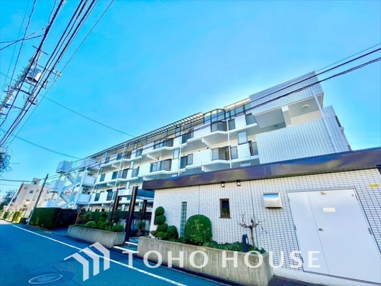 外観 ほんの少しのこだわり。ちょっとした色使いがその家がもつ雰囲気、趣（おもむき）を携え、暮らす家族や訪ねてくる友人・知人に新鮮な香りを運んできます。