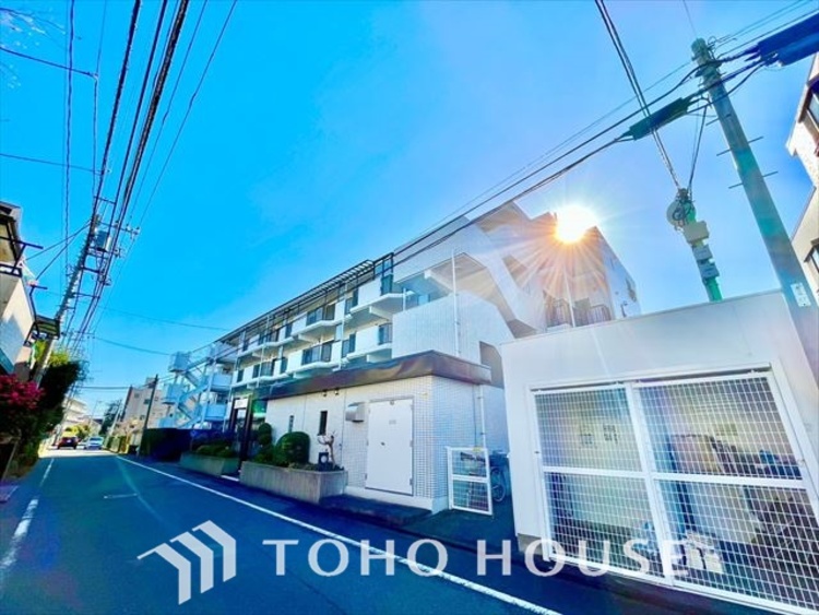 外観 ほんの少しのこだわり。ちょっとした色使いがその家がもつ雰囲気、趣（おもむき）を携え、暮らす家族や訪ねてくる友人・知人に新鮮な香りを運んできます。