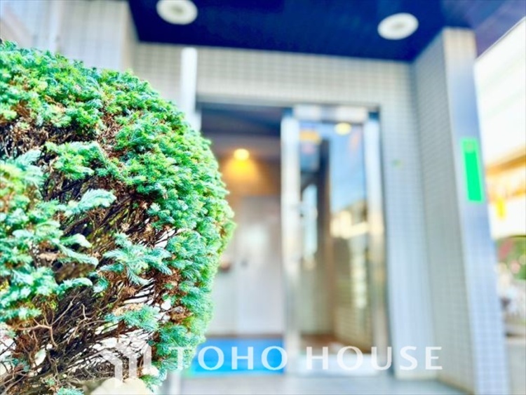 外観 ほんの少しのこだわり。ちょっとした色使いがその家がもつ雰囲気、趣（おもむき）を携え、暮らす家族や訪ねてくる友人・知人に新鮮な香りを運んできます。