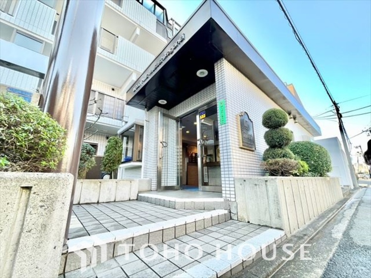 外観 ほんの少しのこだわり。ちょっとした色使いがその家がもつ雰囲気、趣（おもむき）を携え、暮らす家族や訪ねてくる友人・知人に新鮮な香りを運んできます。