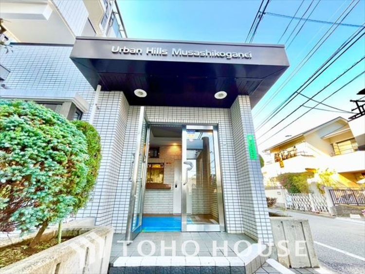 外観 ほんの少しのこだわり。ちょっとした色使いがその家がもつ雰囲気、趣（おもむき）を携え、暮らす家族や訪ねてくる友人・知人に新鮮な香りを運んできます。