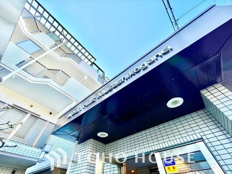 外観 ほんの少しのこだわり。ちょっとした色使いがその家がもつ雰囲気、趣（おもむき）を携え、暮らす家族や訪ねてくる友人・知人に新鮮な香りを運んできます。