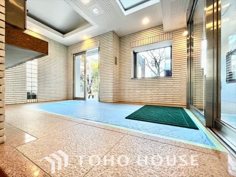 エントランス 漂う上質な空気感、マンションに入れば「おかえりなさい」と笑顔で迎えてくれるエントランス。最良の心配りを感じるマンションでした。