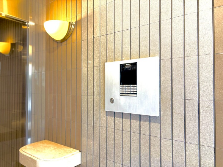 その他 【Auto lock】住まいの安心を守るオートロック。日々の暮らしに、さりげない安心感を与えてくれる設備です。