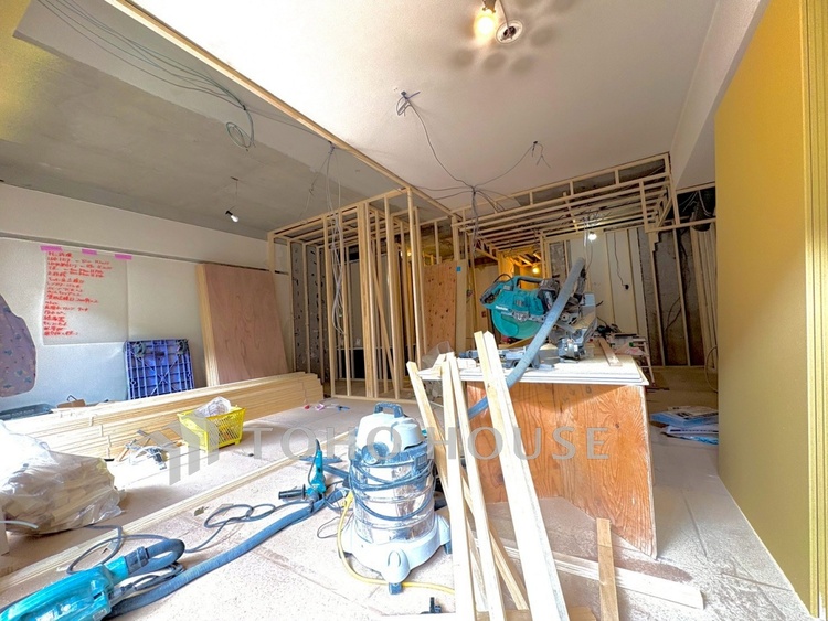 内装 【リフォーム途中】。