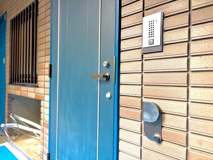 外観 【Entrance】住まいの第一歩となる玄関スペース。帰宅するたびに、ほっと安心できる空間が迎えてくれます。