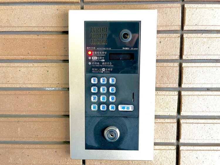 その他 【Auto lock】住まいの安心を守るオートロック。日々の暮らしに、さりげない安心感を与えてくれる設備です。