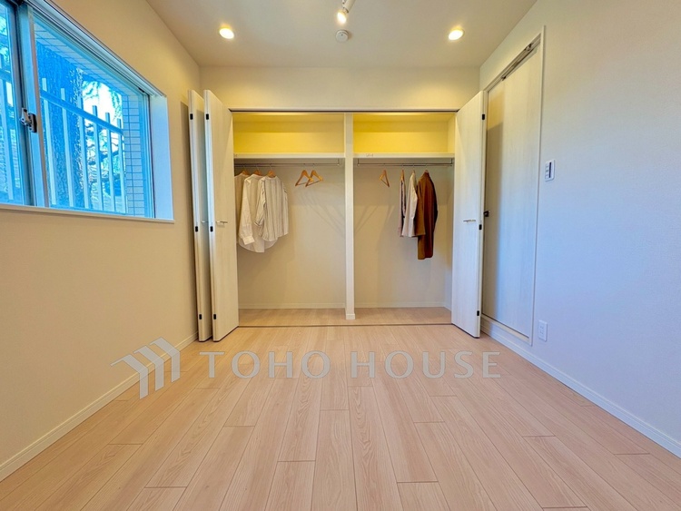 内装 【Private Room】一日の終わりをやさしく包み込む空間。ベッドやデスクを配置してもゆとりある広さ。自分だけの静かな時間をここで。