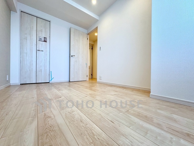 内装 【Private Room】一日の終わりをやさしく包み込む空間。ベッドやデスクを配置してもゆとりある広さ。自分だけの静かな時間をここで。