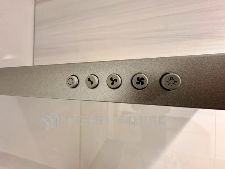 キッチン 【Kitchen】音や香りがリビングへと広がる心地よさ。家族との距離が近い対面キッチン。自然と人が集まる空間です。