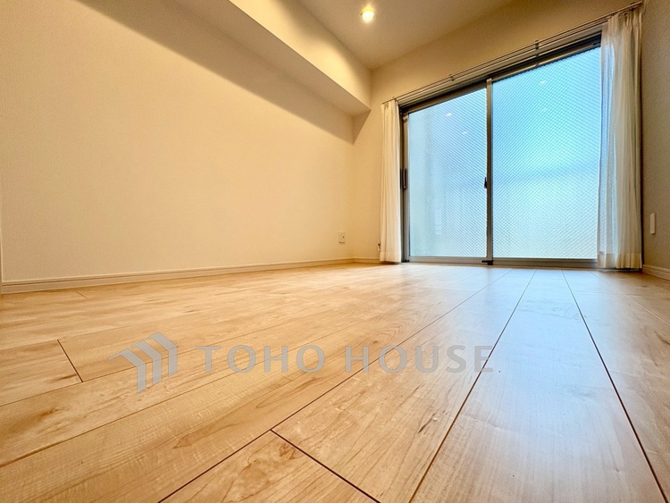 内装 【Bedroom】深呼吸したくなる静けさ。家具配置を想定しやすい整った形状。落ち着きある毎日を支える空間です。