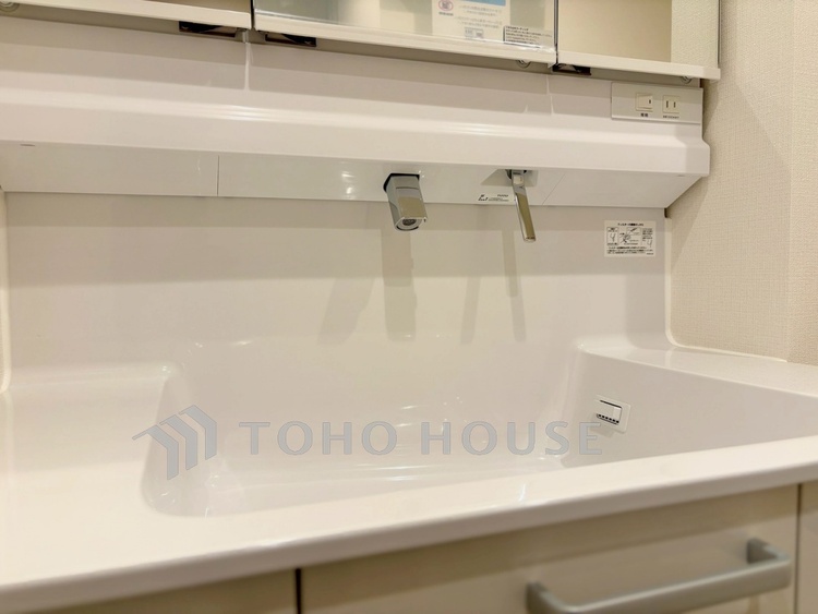 洗面 【Powder Space】静かに整う、心と身だしなみ。広めのボウルで使い勝手も良好。忙しい朝もストレスなく。