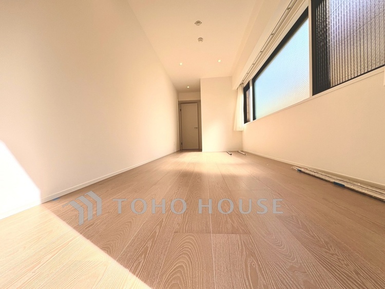 内装 【Bedroom】深呼吸したくなる静けさ。家具配置を想定しやすい整った形状。落ち着きある毎日を支える空間です。