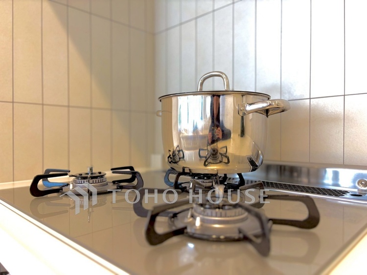 キッチン 【Kitchen】機能性と美しさを兼ね備えた設計。収納もしっかり確保され、生活感をすっきり保てます。日々を整えるキッチンです。