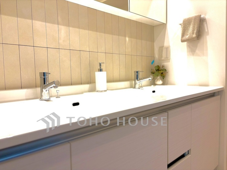 洗面 【Powder Space】静かに整う、心と身だしなみ。広めのボウルで使い勝手も良好。忙しい朝もストレスなく。