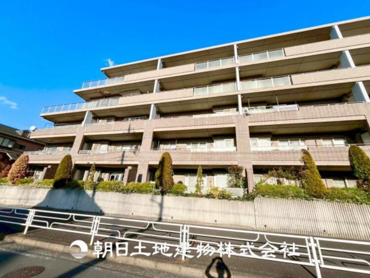 外観 【外観写真】デザインされた空間と競い合うかのような充実した建物と共に大切な家族の思い出を刻んでいきます。