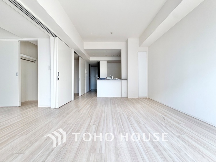 内装 【LIVING】◆扉を◆開くとこの景色。家族の”おかえり”の声が聞こえてきそう。