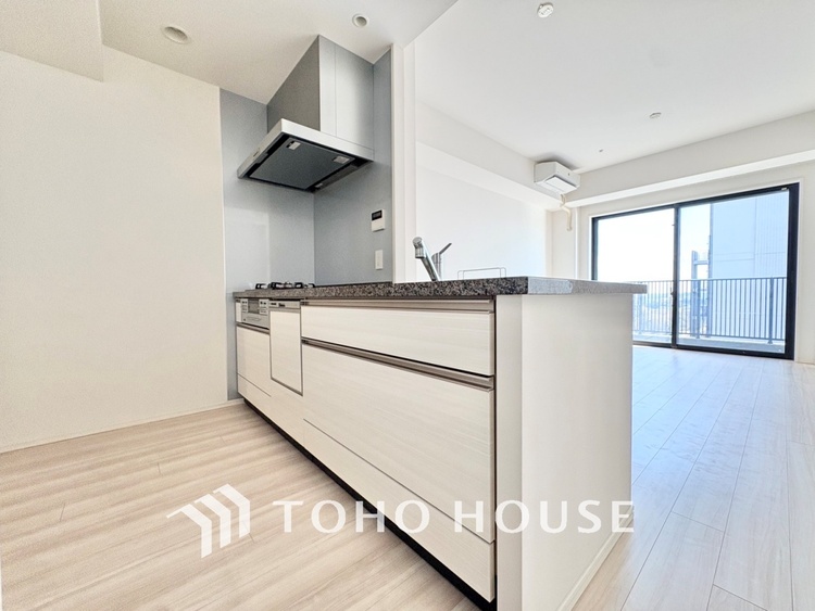 キッチン 【KITCHEN】◆ワクワク◆開放的で機能性も高いシステムキッチン。お子様は毎日のご飯にワクワク！