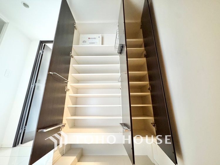 収納 【STORAGE】◆大型収納◆衣類、小物、アウトドアグッズ、スーツケース、、、多岐にわたって収納可能です。