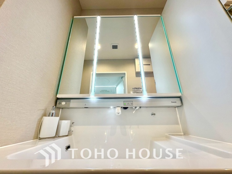 外観 【WASHROOM】◆快適◆煌びやかな暮らしの中にも忘れたくない快適さ。大きな収納が助けてくれます。