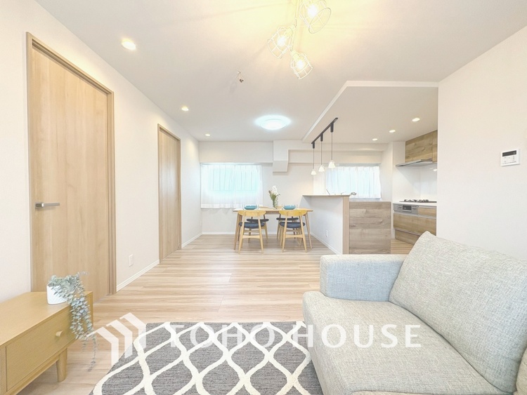 内装 【LIVING】◆煌びやか◆愛おしい家族との団欒の時間をより一層幸せなものに感じさせる煌びやかなLDK。輝かしい毎日が待っています。