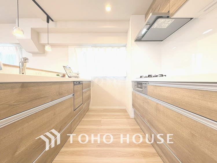 キッチン 【KITCHEN】◆ワクワク◆開放的で機能性も高いシステムキッチン。お子様は毎日のご飯にワクワク！