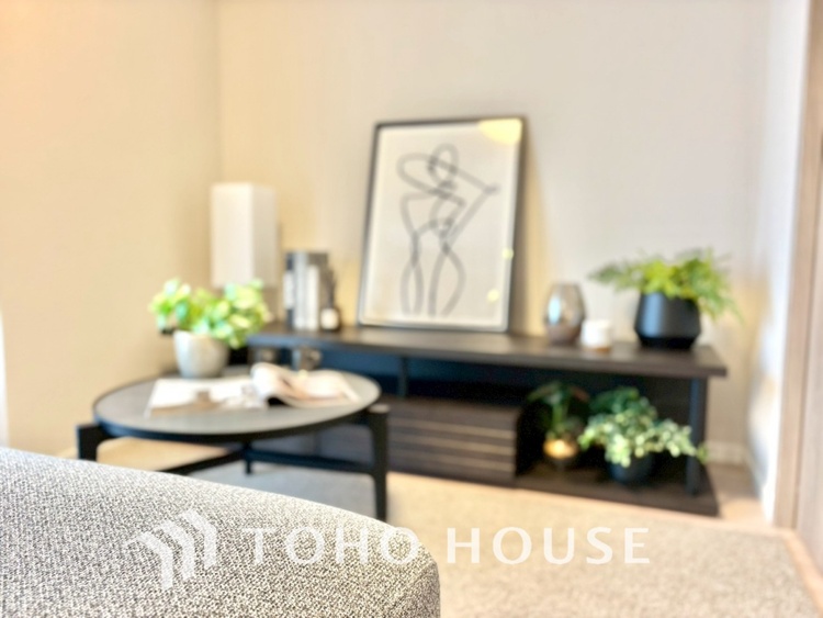 内装 【LIVING】◆眩い◆光が燦々と入り、家族の笑顔を照らす。「いつまでも続いて」と願う夢のような毎日がここにある。